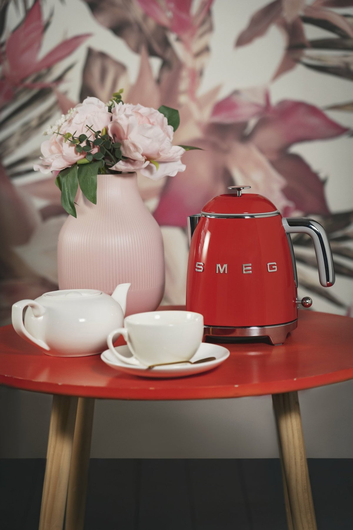 Mini bouilloire double paroi rouge 0,8 L Années 50 - Smeg - The Cool Republic