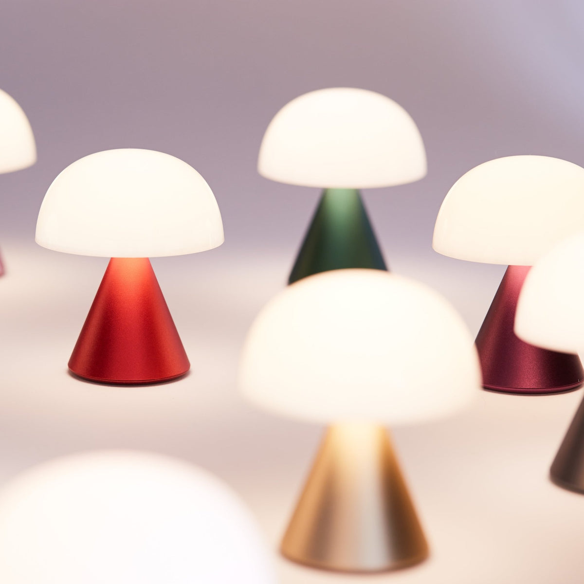 Mini lampe LED dorée 8,3 x 7 cm Mina - Lexon Design - The Cool Republic