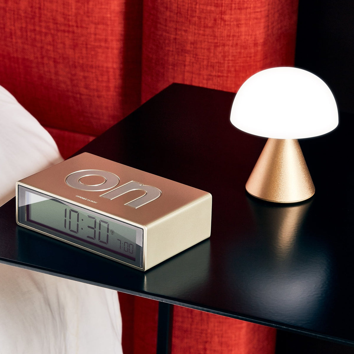 Mini lampe LED dorée 8,3 x 7 cm Mina - Lexon Design - The Cool Republic