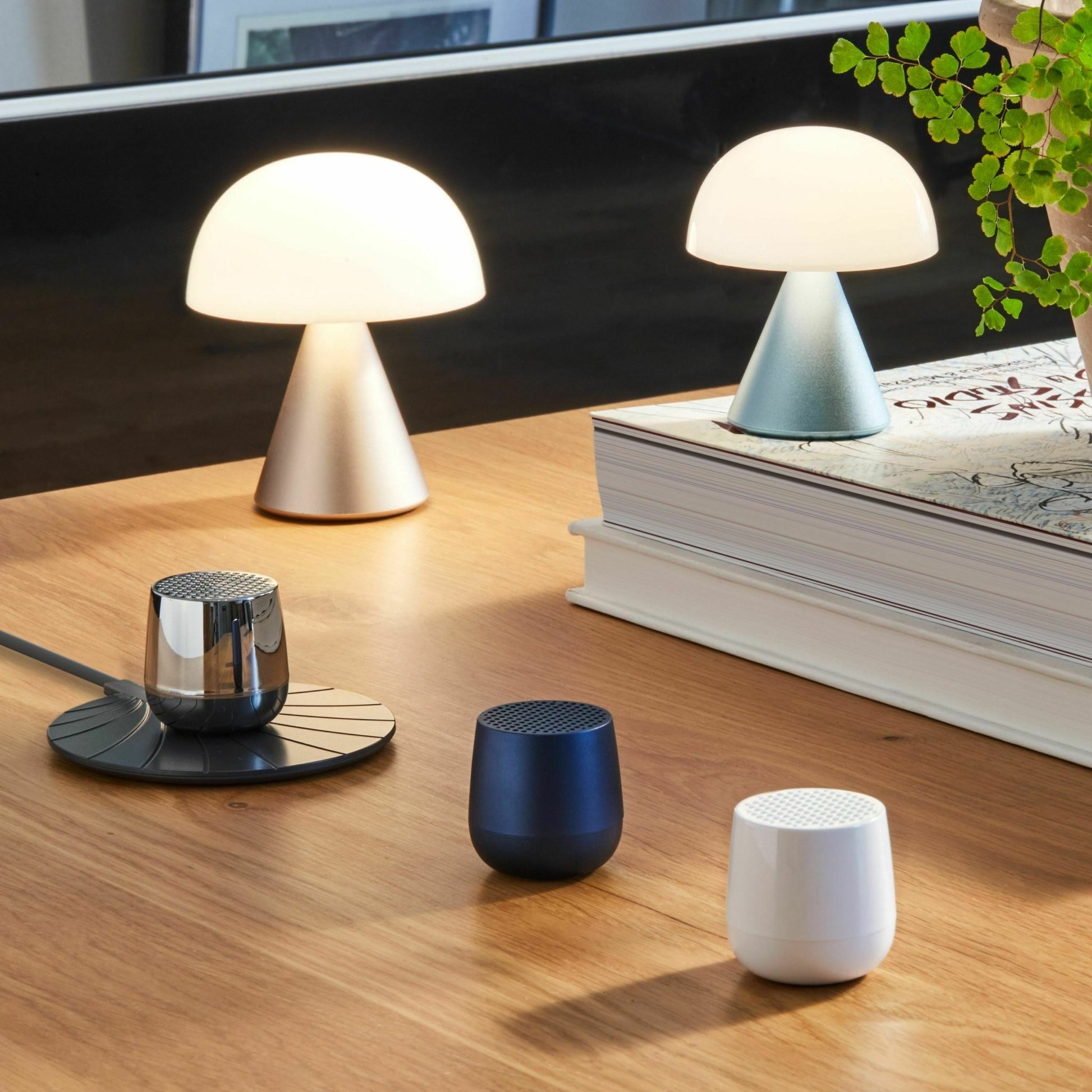Mini lampe LED noir brillant Mina - Lexon Design - The Cool Republic