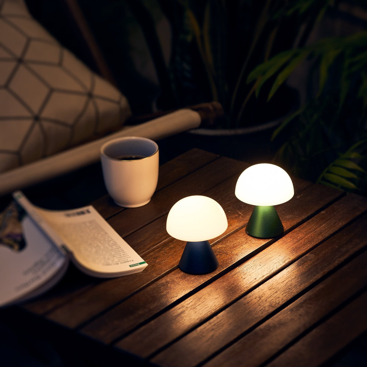 Mini lampe LED vert foncé 8,3 x 7 cm Mina - Lexon Design - The Cool Republic