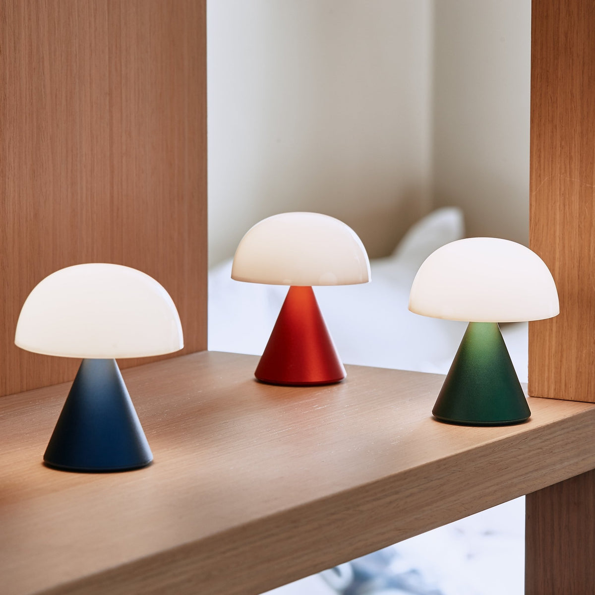 Mini lampe LED vert foncé 8,3 x 7 cm Mina - Lexon Design - The Cool Republic
