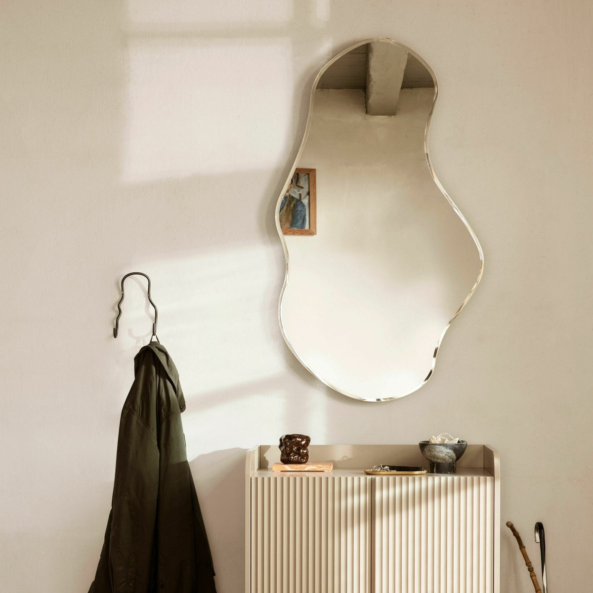 Miroir aux formes organiques doré 110 cm Pond - Ferm Living - The Cool Republic