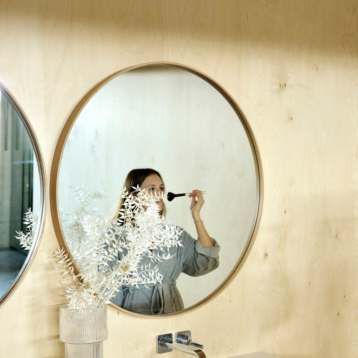 Miroir circulaire avec bordure en chêne 121 cm - Ethnicraft Accessories - The Cool Republic