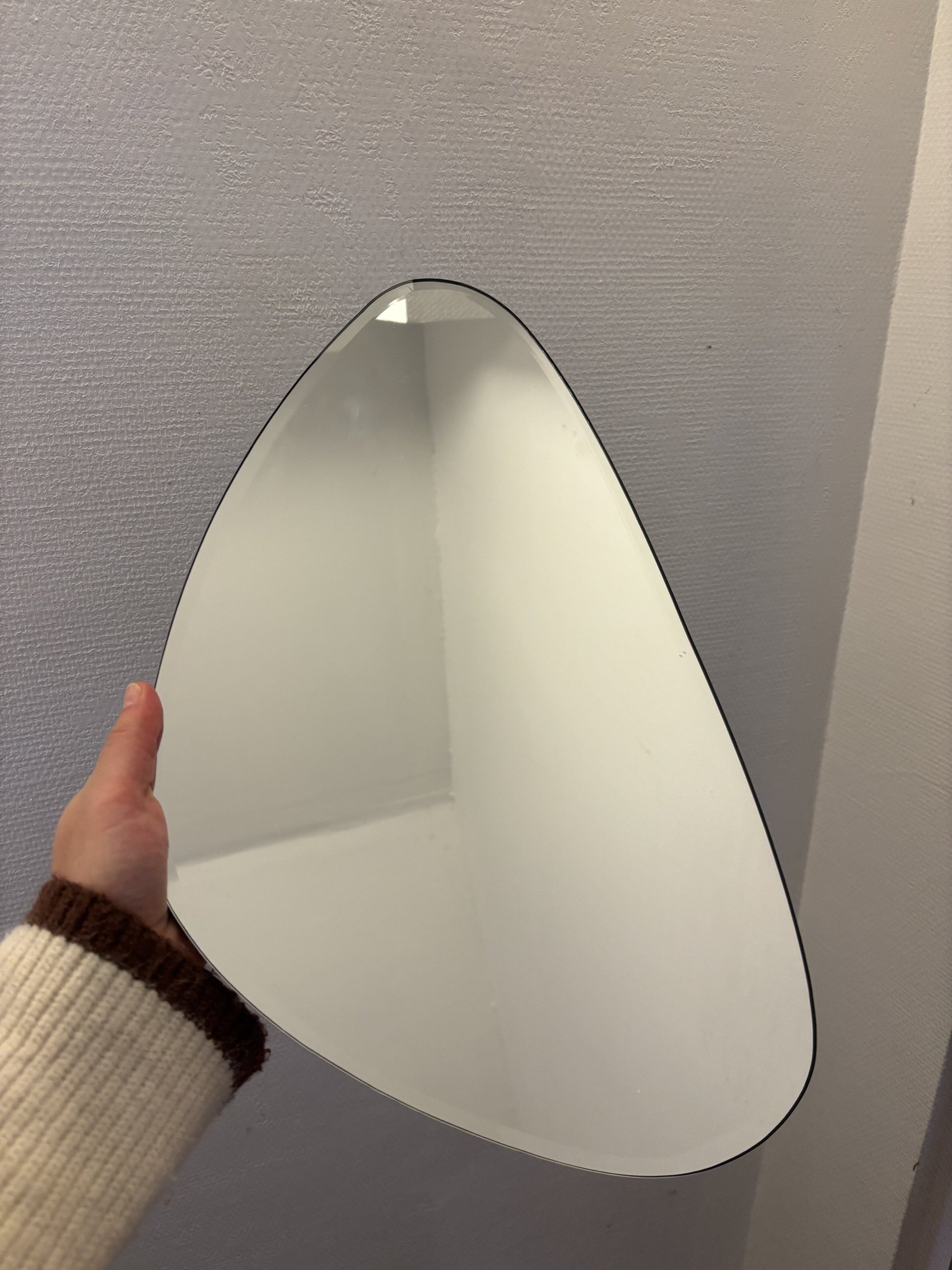 Miroir design biseauté 45 x 26,5 cm Halo Modèle d'exposition - The Cool Republic