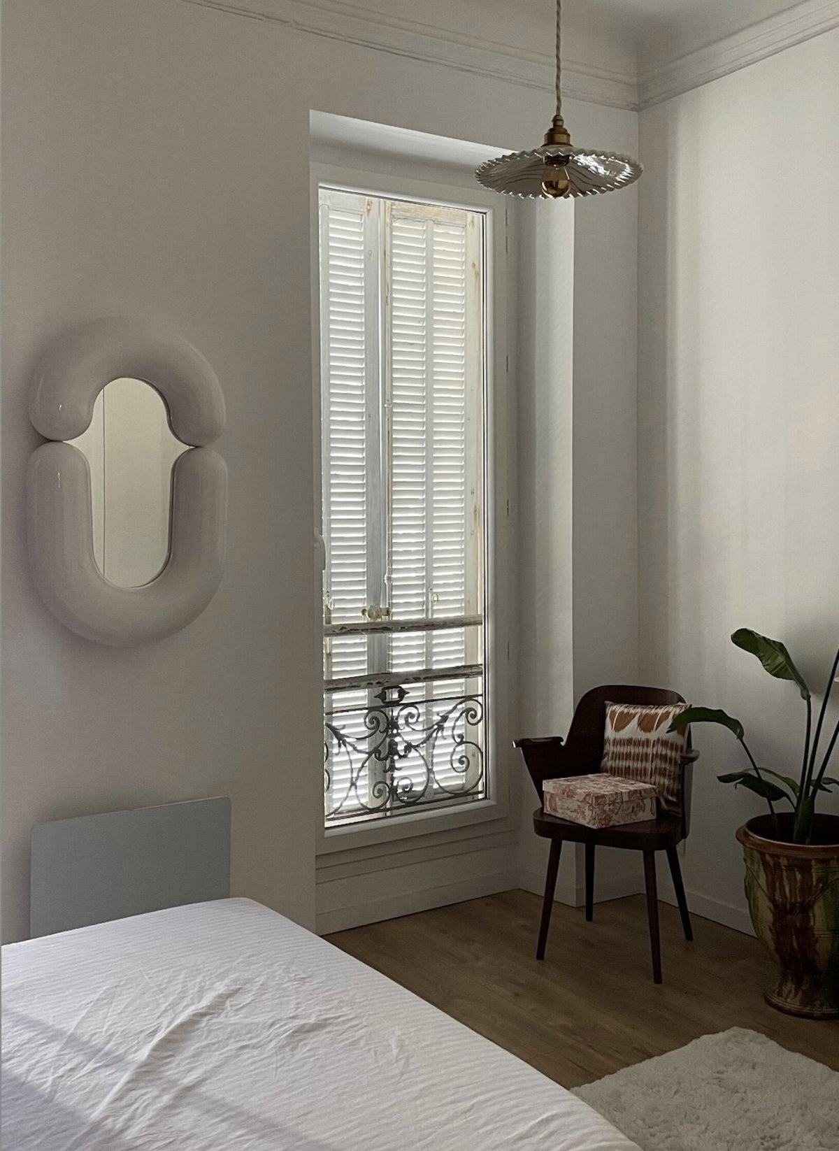 Miroir design en céramique émaillée blanc 90 cm Zodiac - Moustache - The Cool Republic