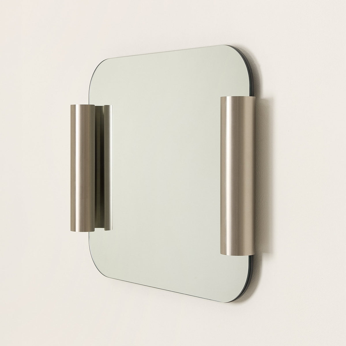 Miroir en acier inoxydable brossé 60 x 65 x 7 cm Roll - Nobodinoz - The Cool Republic