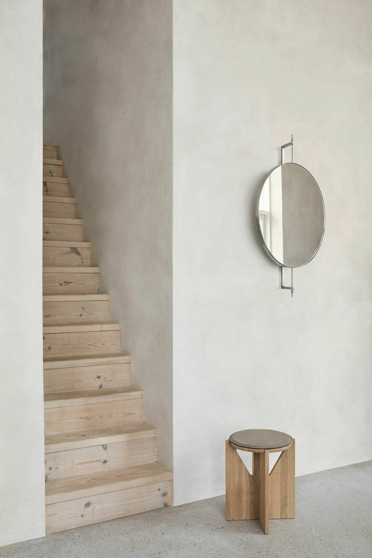 Miroir mural en acier beige 60cm - Kristina Dam Studio - The Cool Republic