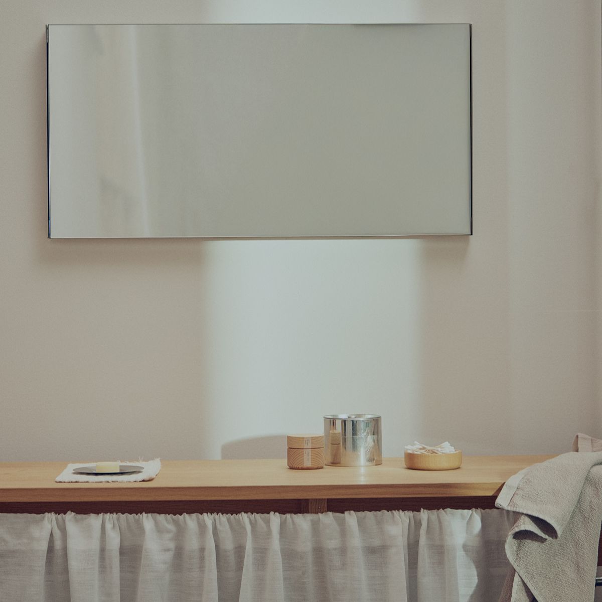 Miroir mural en acier inoxydable 40x80cm Taper - Form&Refine - The Cool Republic