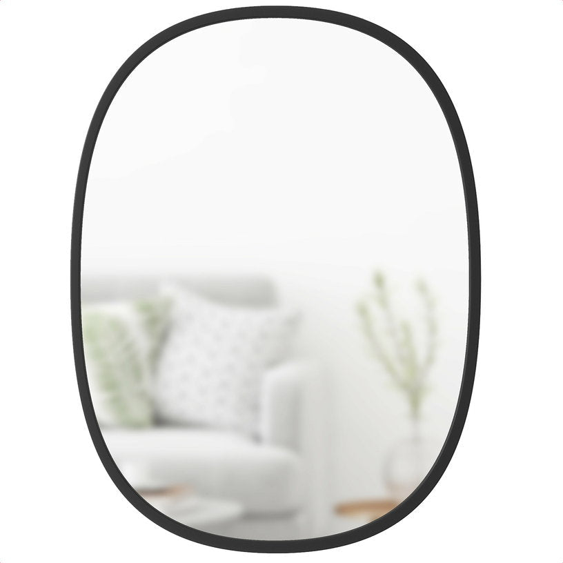 Miroir mural ovale en bois MDF noir 46 x 61 cm Hub - Umbra - The Cool Republic