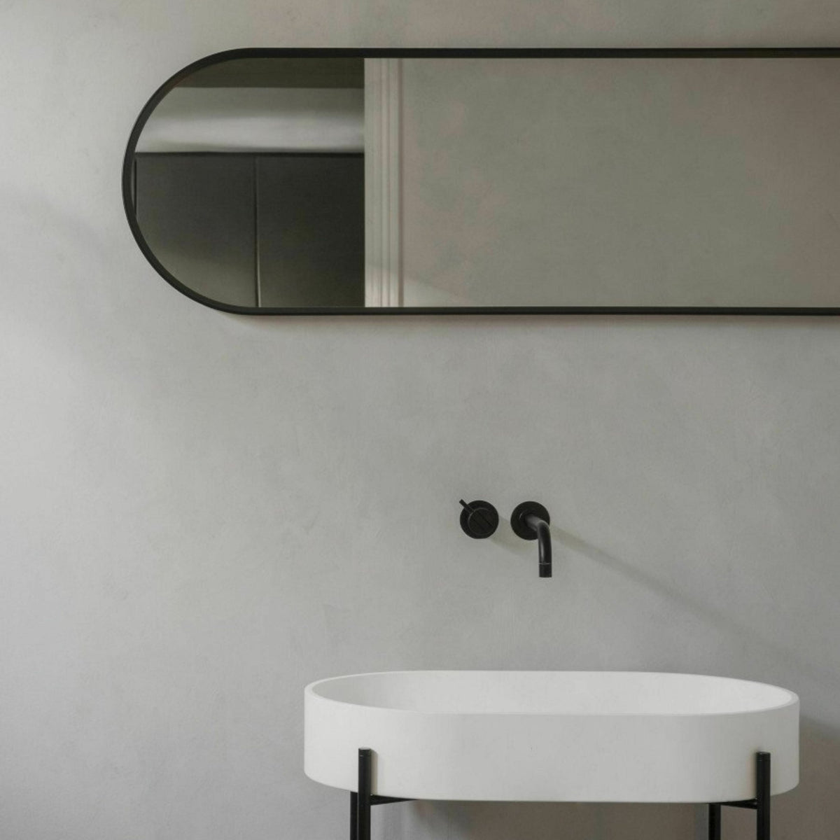 Miroir oval noir Norm - Audo - The Cool Republic