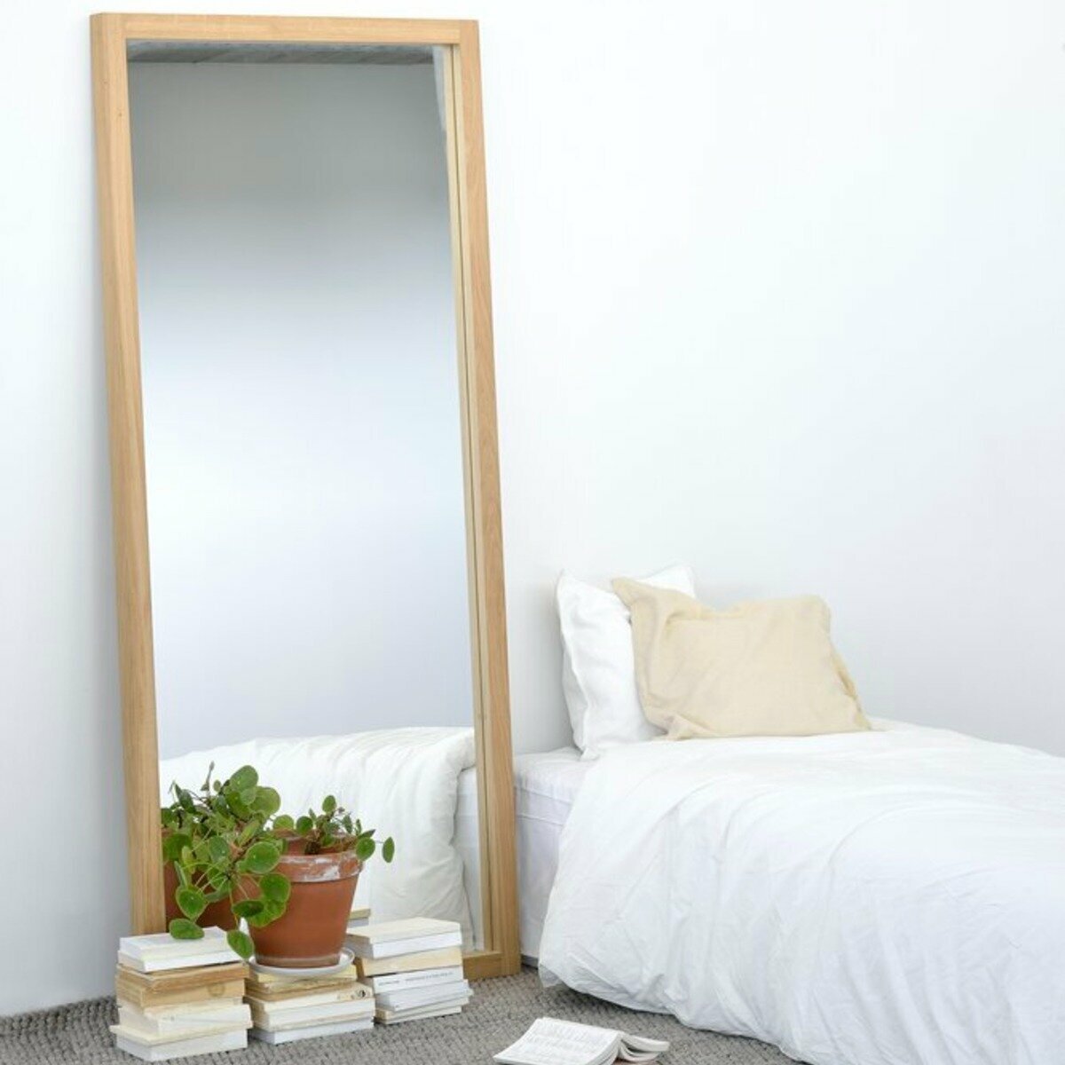 Miroir rectangulaire à poser en bois de chêne - Ethnicraft Accessories - The Cool Republic
