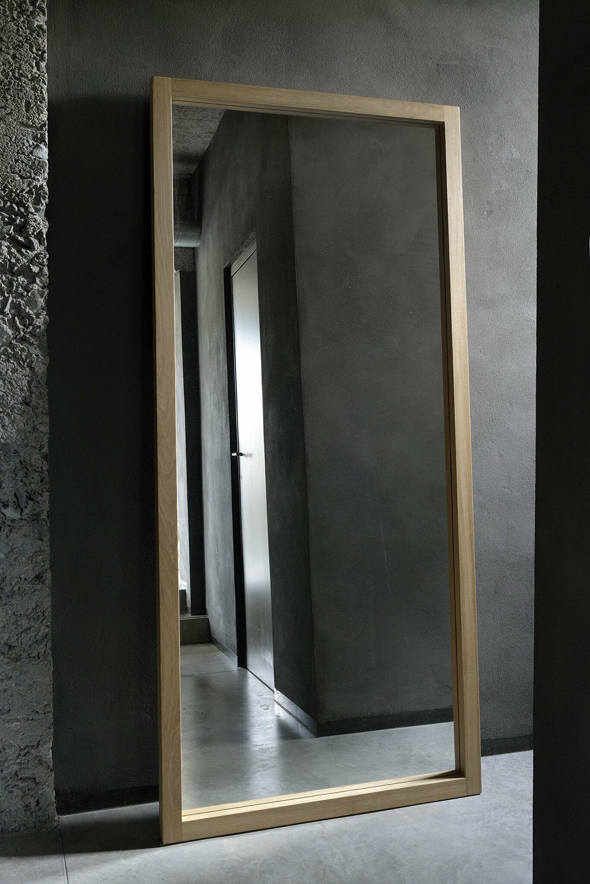 Miroir rectangulaire à poser en bois de chêne - Ethnicraft Accessories - The Cool Republic