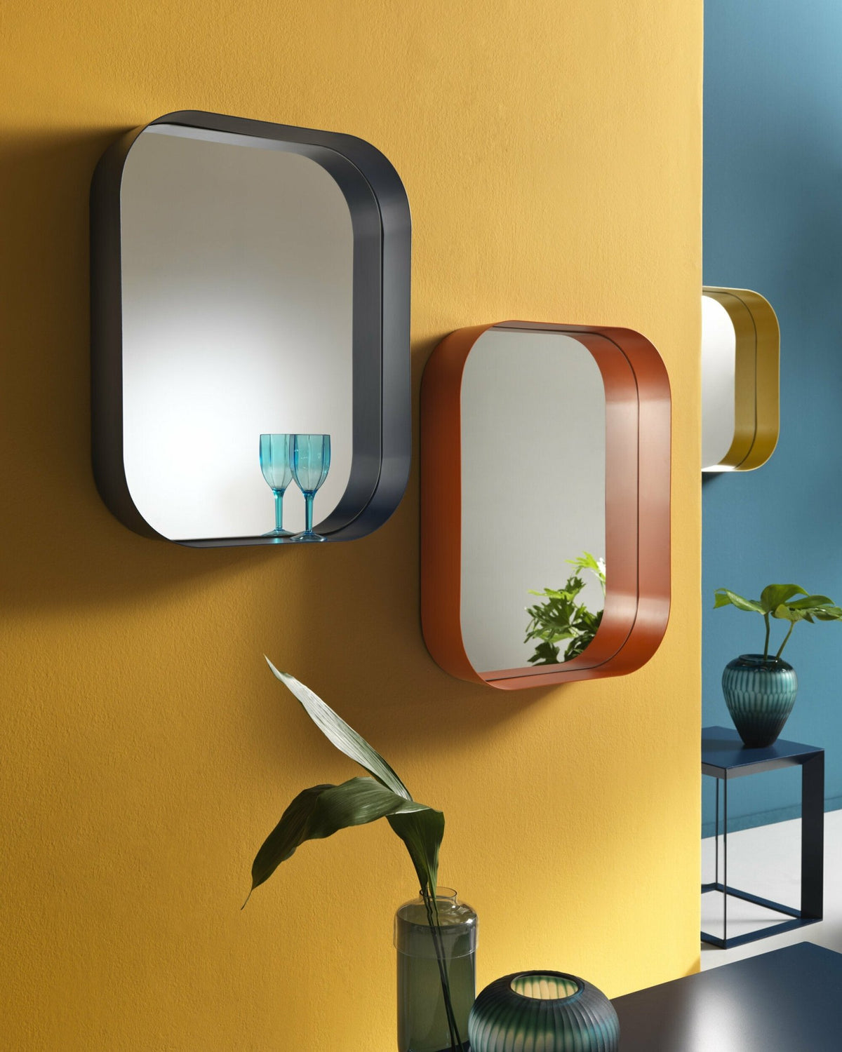 Miroir rectangulaire avec étagère rouille Diletta - Meme Design - The Cool Republic