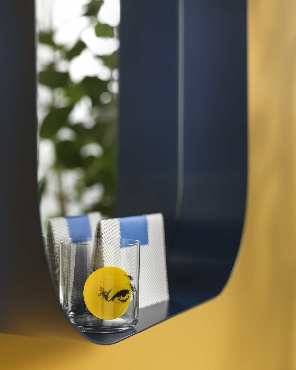 Miroir rectangulaire avec étagère rouille Diletta - Meme Design - The Cool Republic