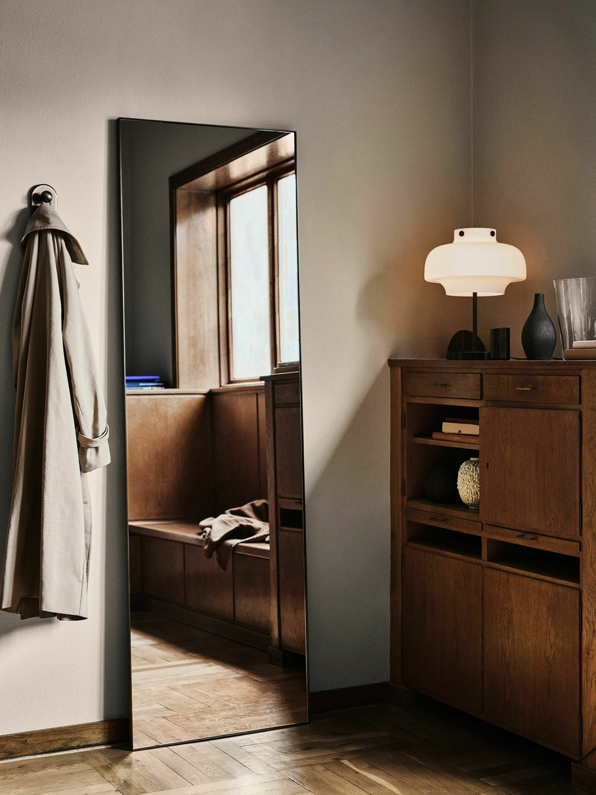 Miroir rectangulaire en bronze Amore SC50 - &tradition - The Cool Republic