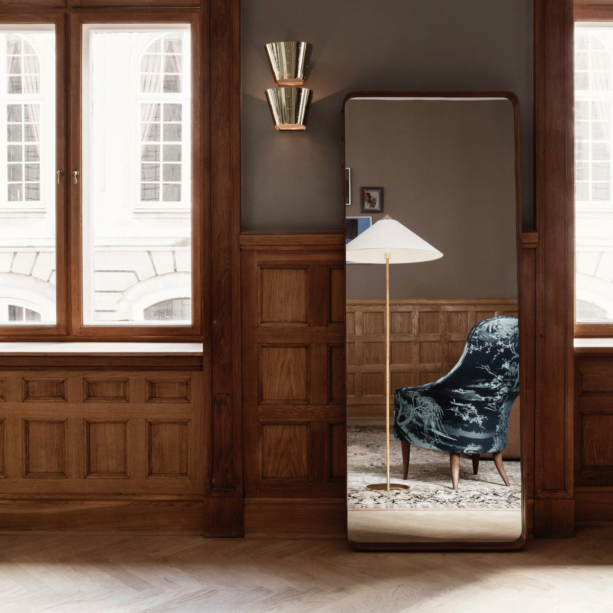 Miroir rectangulaire en cuir noir à suspendre 70x180 cm Adnet - Gubi - The Cool Republic