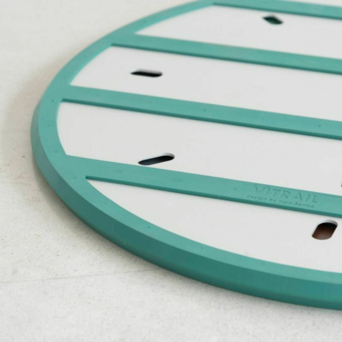 Miroir rond cadre vert 50 cm Vitrail - Magis - The Cool Republic