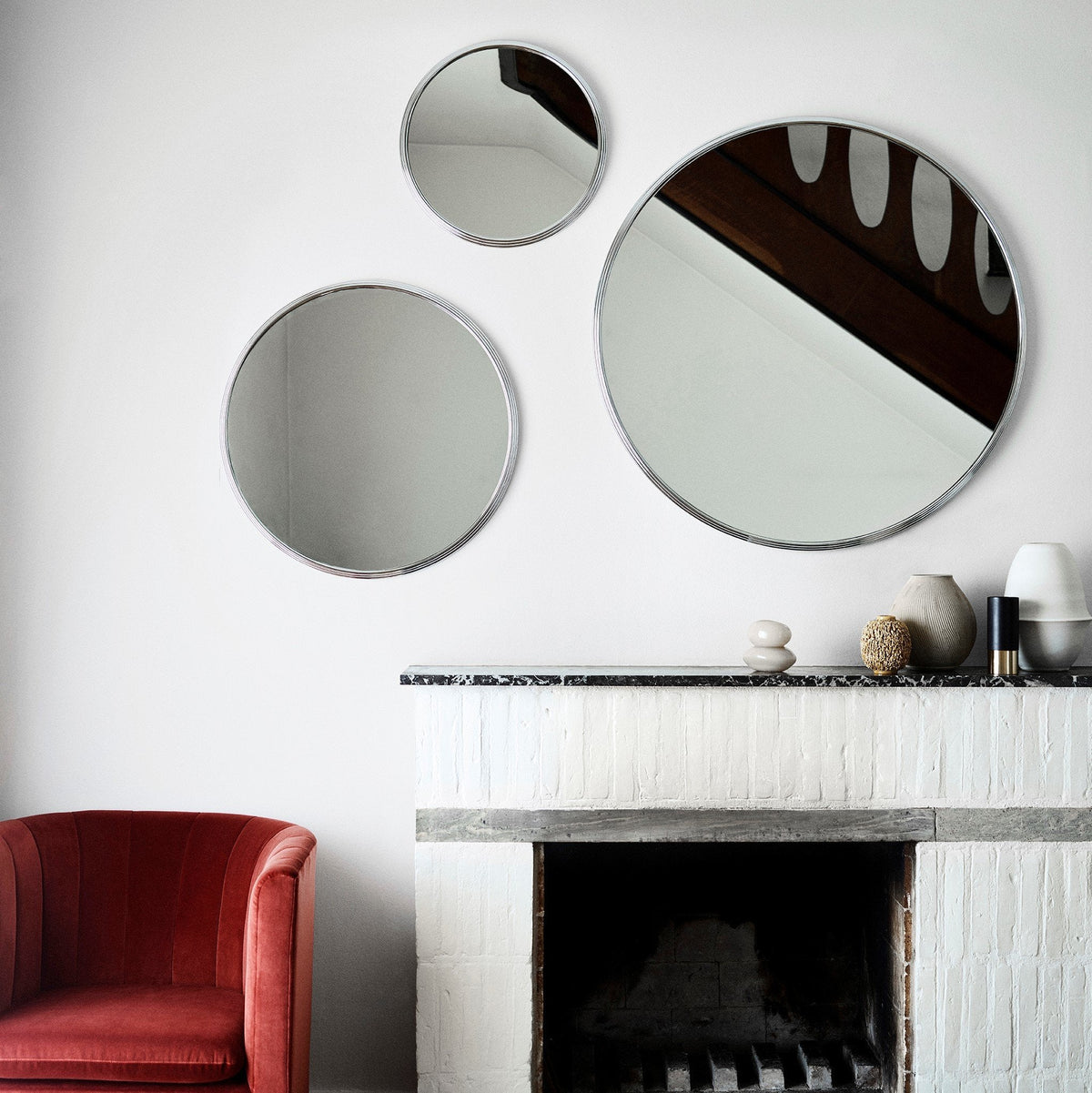 Miroir rond en acier chrome 46cm Sillon SH4 - &tradition - The Cool Republic