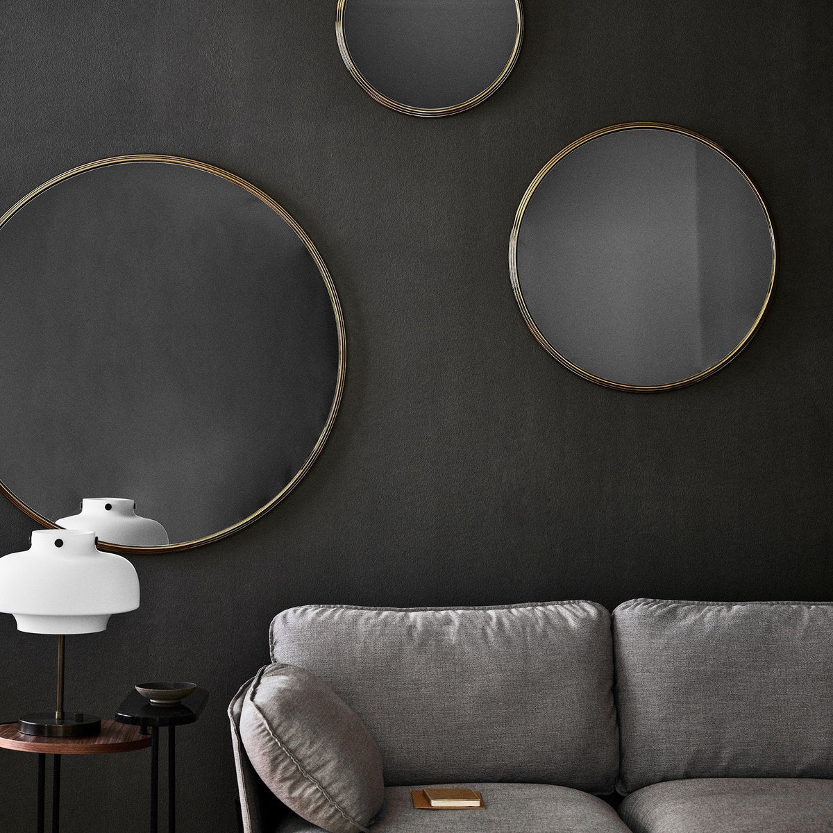 Miroir rond en acier chrome 66cm Sillon SH5 - &tradition - The Cool Republic