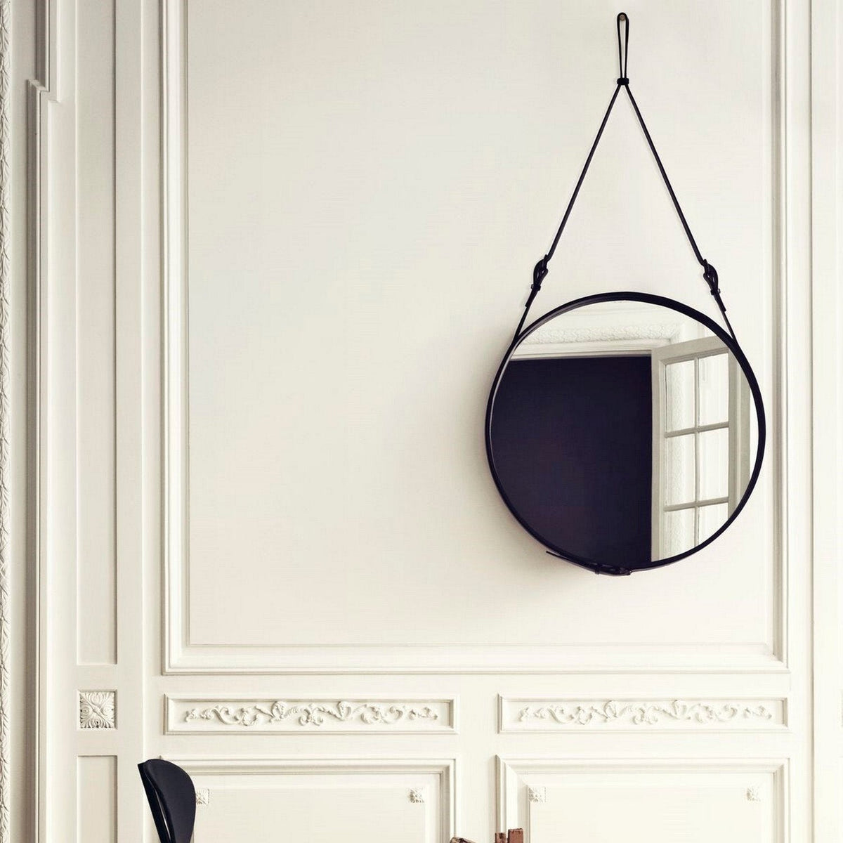 Miroir rond en cuir noir et laiton 70 cm Adnet - Gubi - The Cool Republic