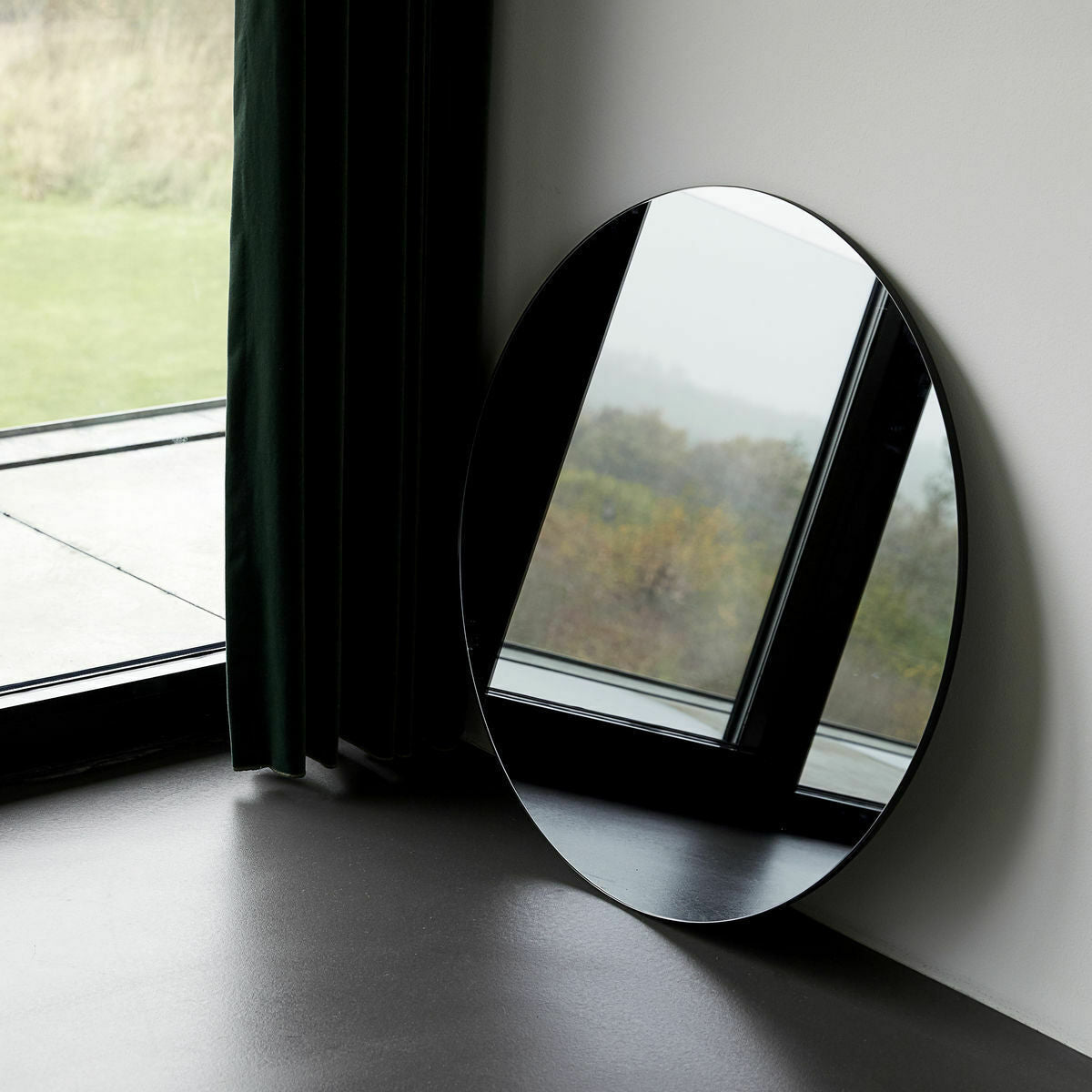 Miroir rond gris 80 cm Walls - House Doctor - The Cool Republic