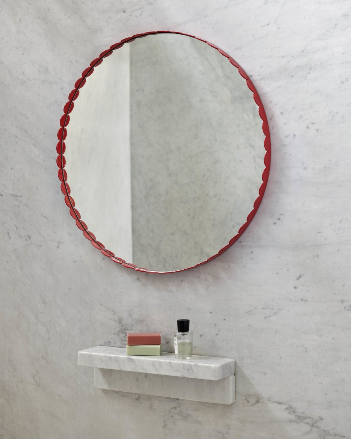 Miroir rond rouge 60 cm Arcs - HAY - The Cool Republic