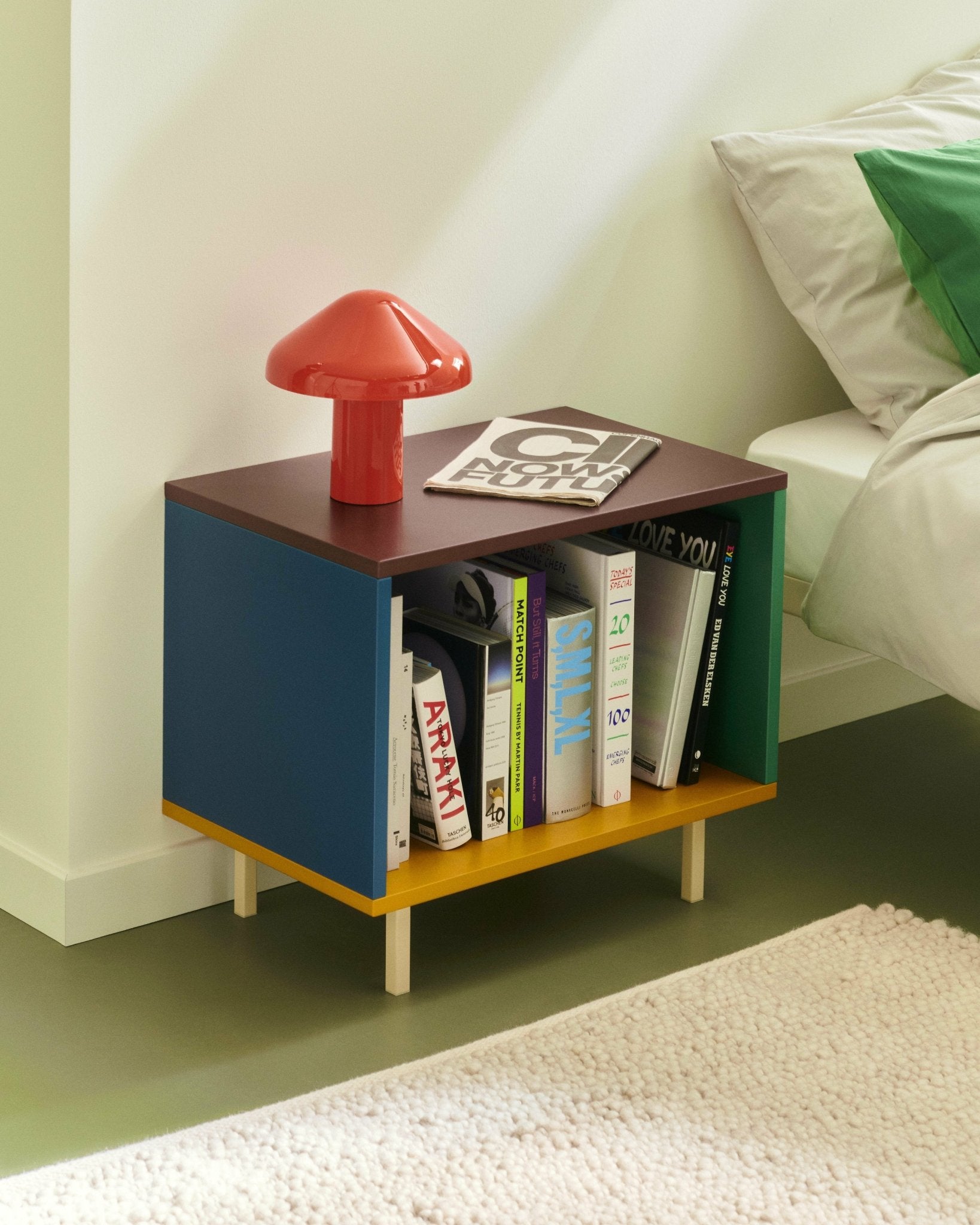 Module de rangement à portes vitrées M en bois vert - Hay - The Cool Republic