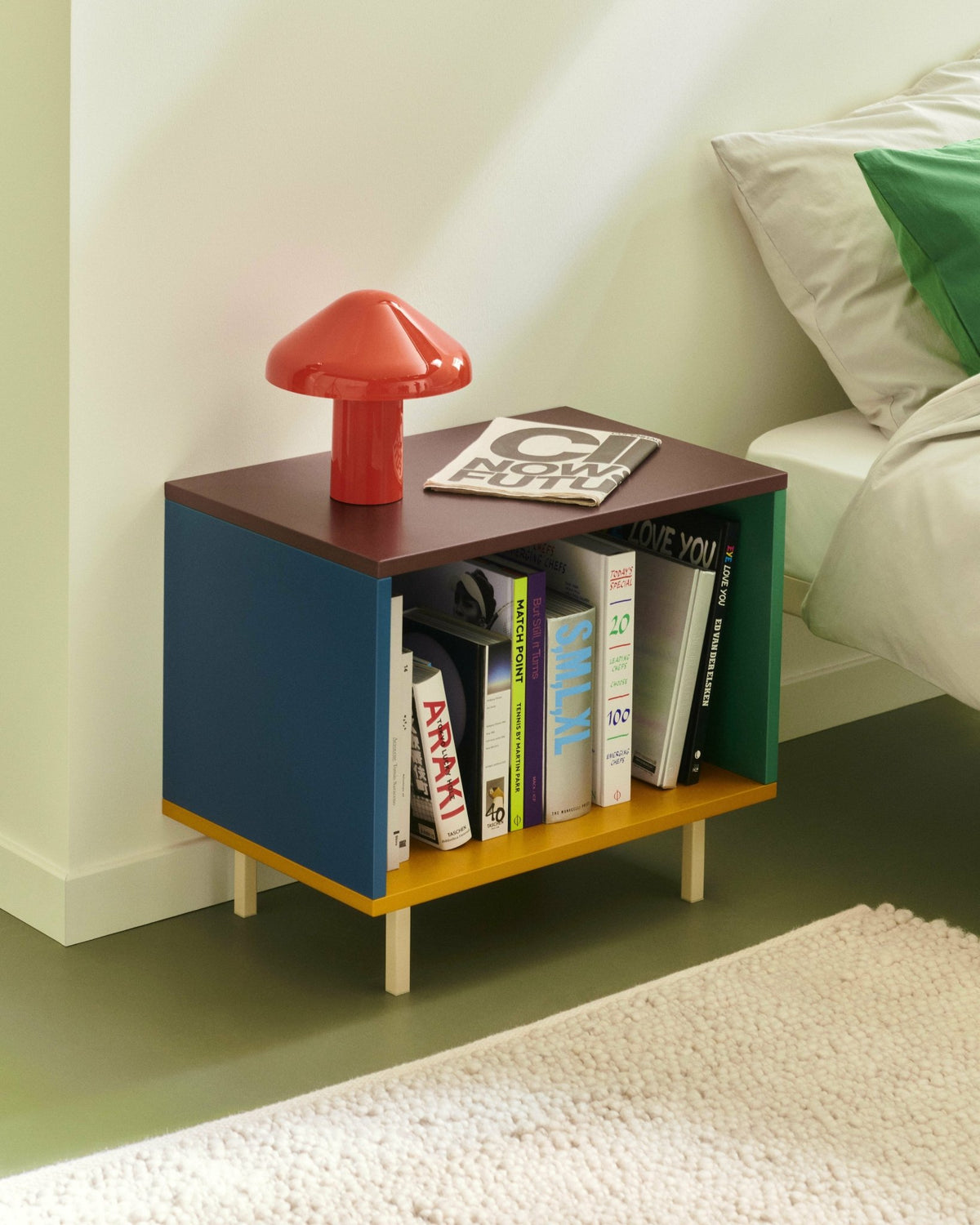 Module de rangement à portes vitrées M en bois vert - Hay - The Cool Republic