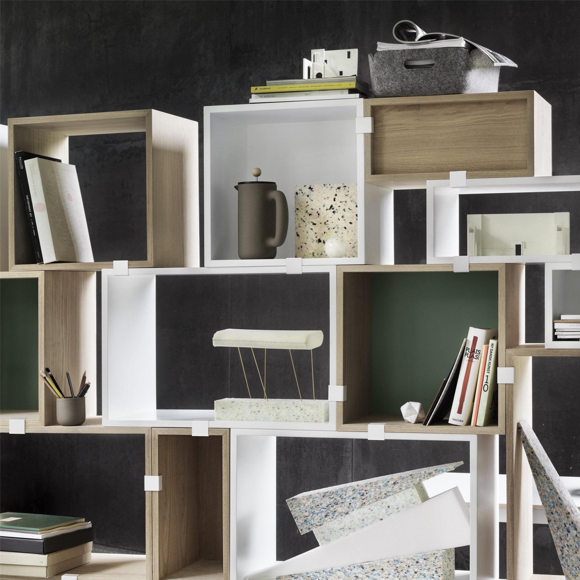Module fermé S pour étagère Stacked chêne - Muuto - The Cool Republic