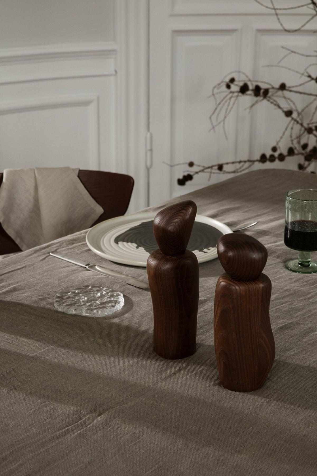 Moulin en frêne marron foncé Cairn - Ferm Living - The Cool Republic