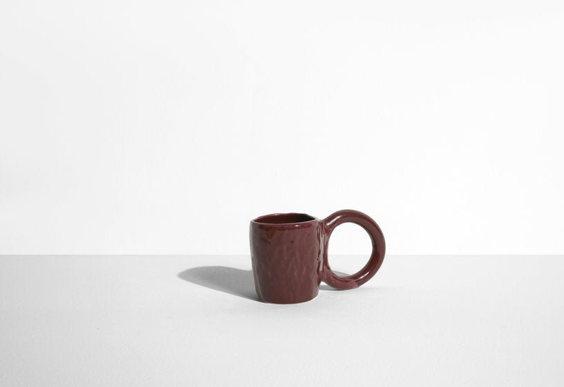 Mug en faïence griotte 9 cm Donut - Petite Friture - The Cool Republic