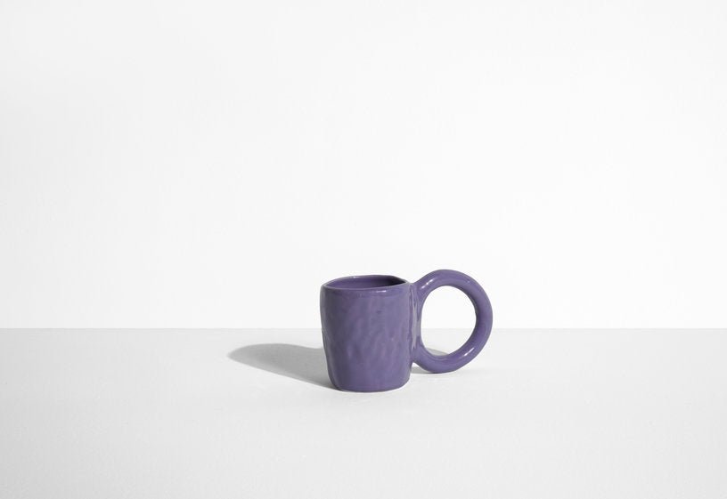 Mug en faïence myrtille 9 cm Donut - Petite Friture - The Cool Republic