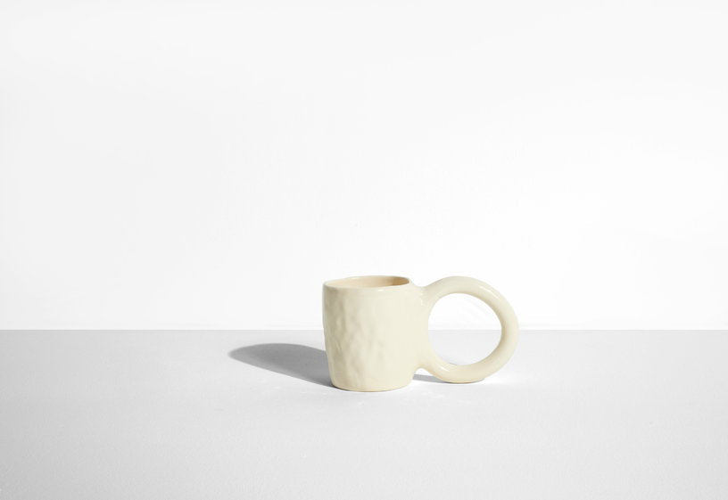 Mug en faïence vanille 9 cm Donut - Petite Friture - The Cool Republic