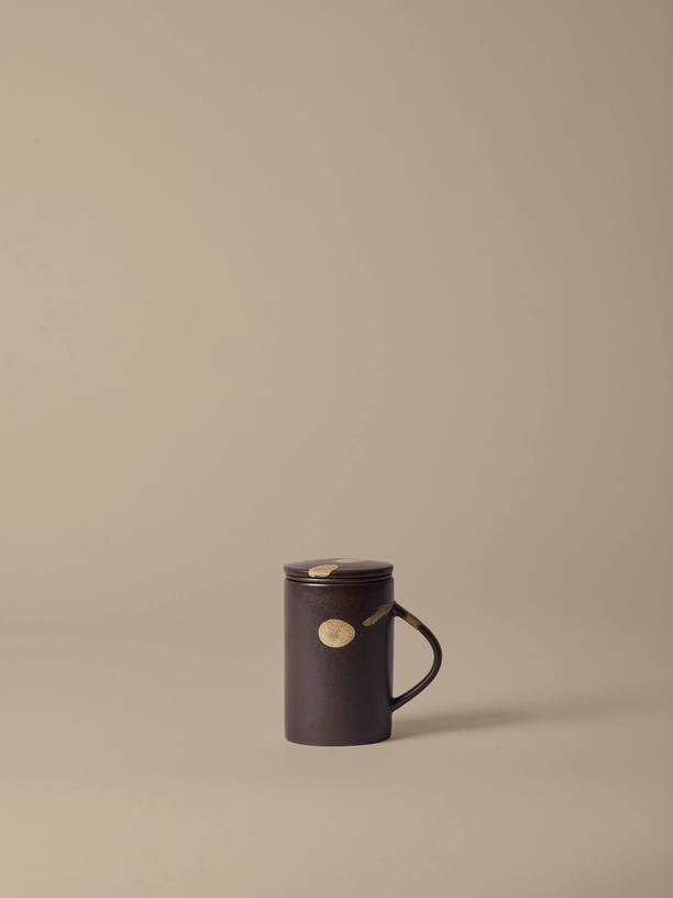 Mug pour thé avec infuseur en grès marron 11x7,5x10cm Koyo - Ferm living - The Cool Republic
