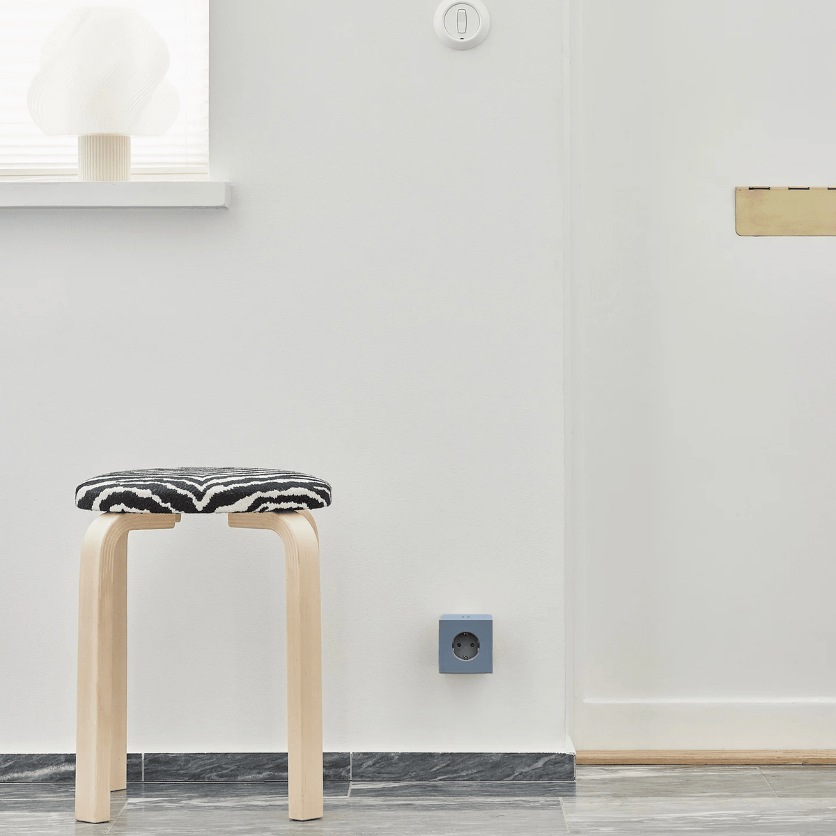Multiprise murale USB-C 30W bleu Square 2 - Avolt - The Cool Republic