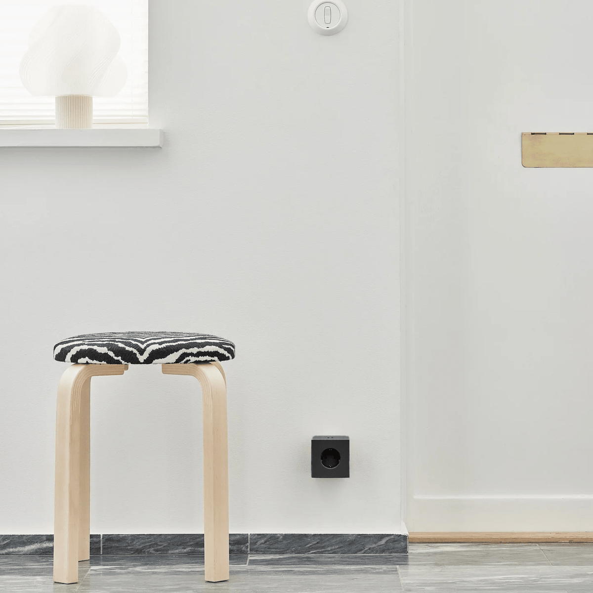 Multiprise murale USB-C 30W noir Square 2 - Avolt - The Cool Republic