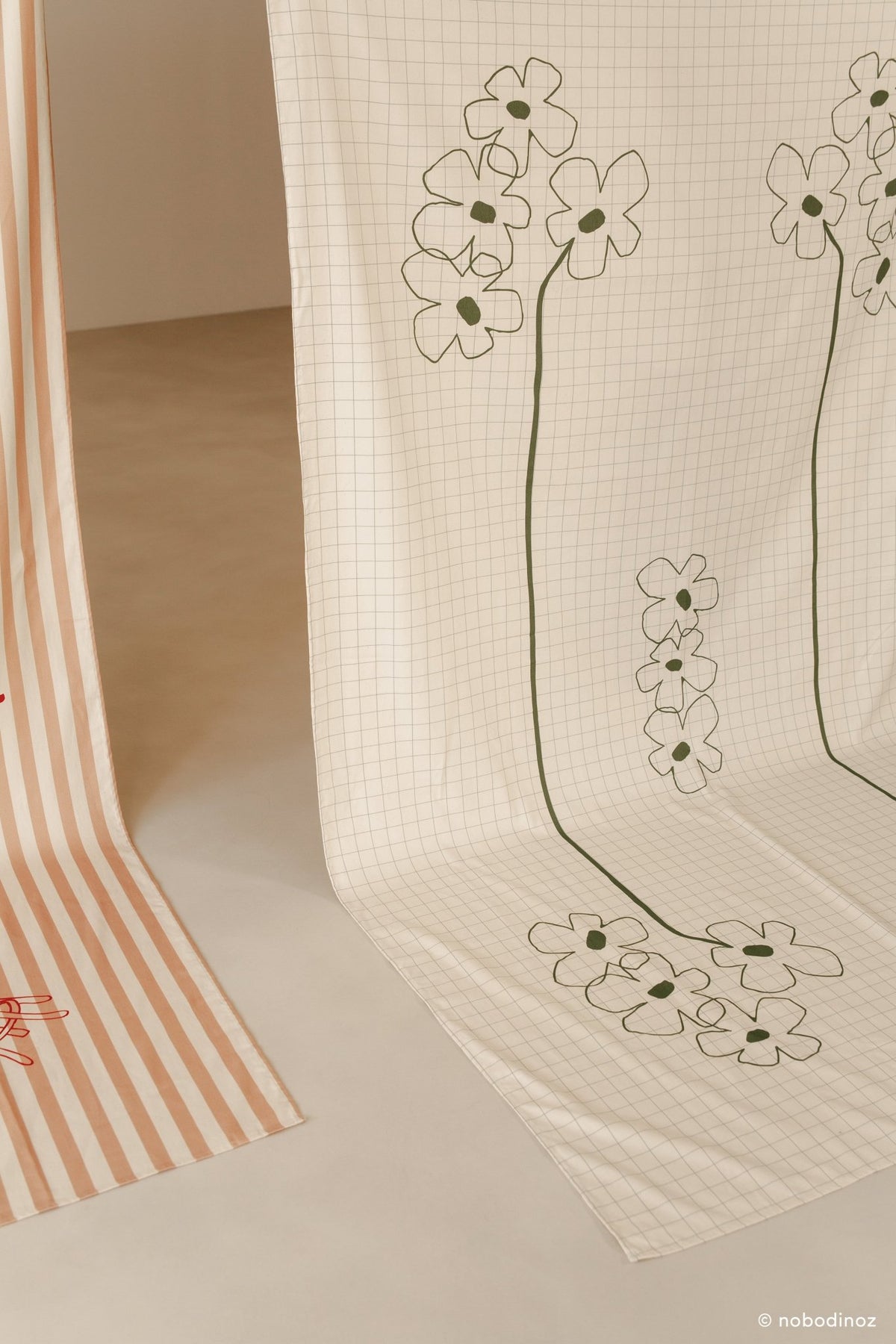 Nappe de table rectangulaire en coton bio à fleurs vert 150 x 250 cm - Nobodinoz - The Cool Republic