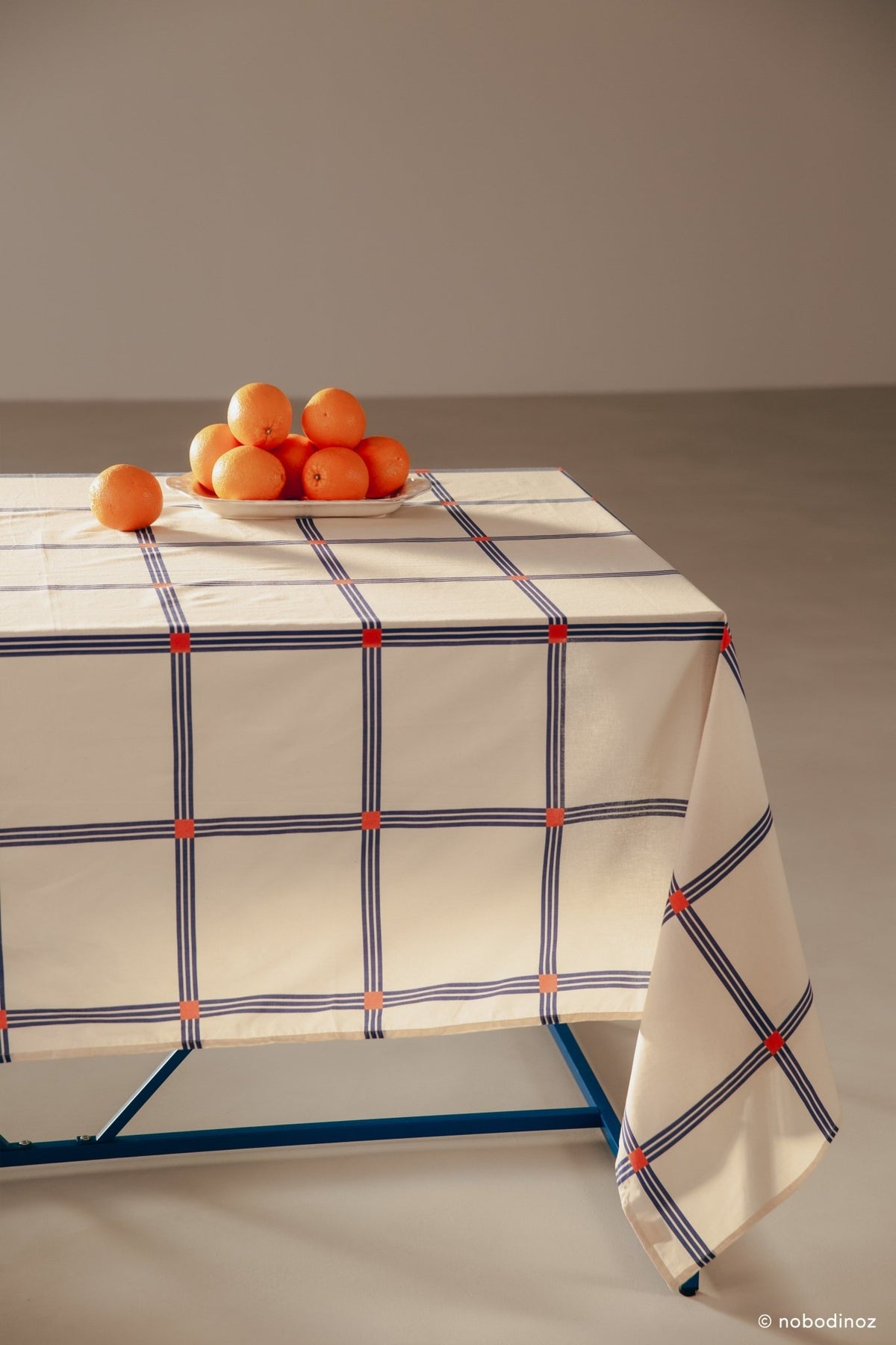 Nappe rectangulaire en popeline de coton bio à carreaux bleu et orange 150 x 250 cm - Nobodinoz - The Cool Republic