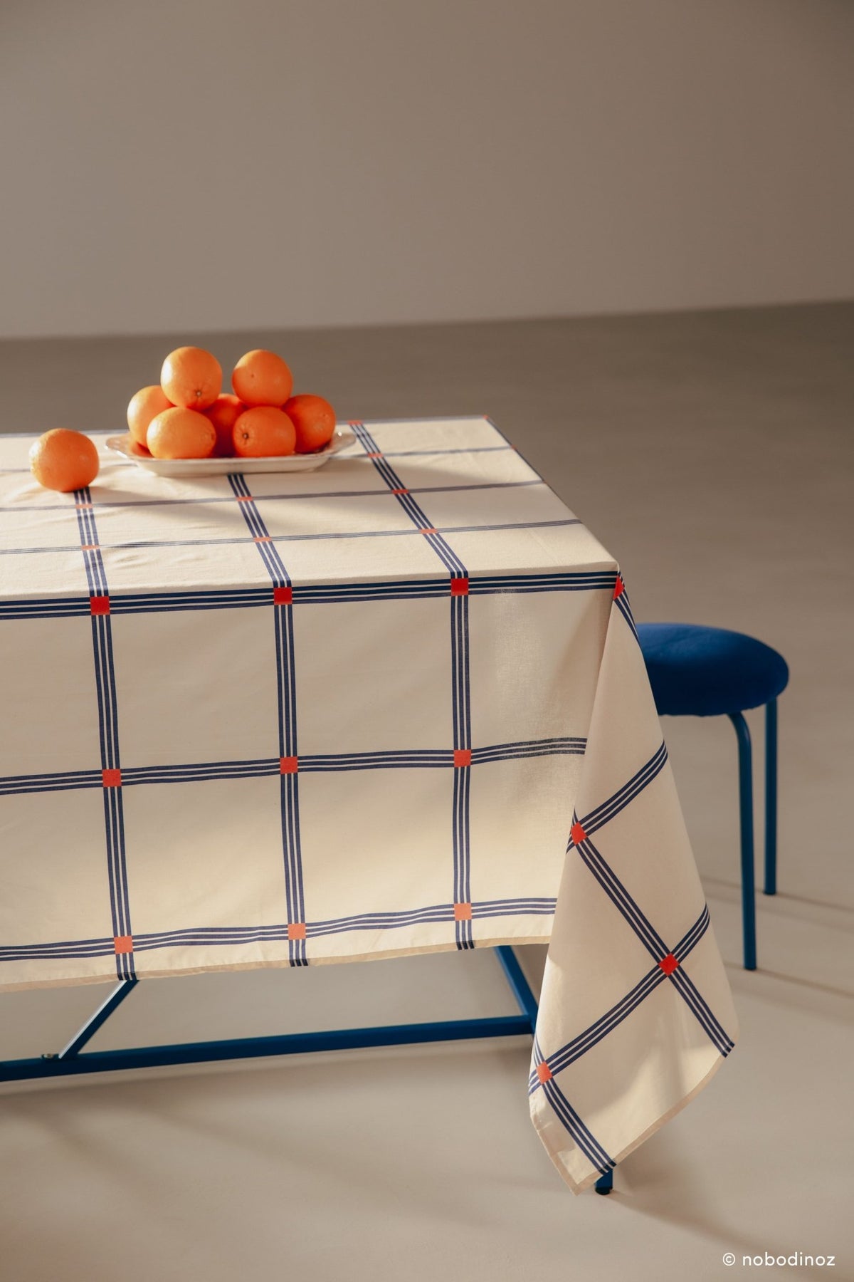 Nappe rectangulaire en popeline de coton bio à carreaux bleu et orange 150 x 250 cm - Nobodinoz - The Cool Republic