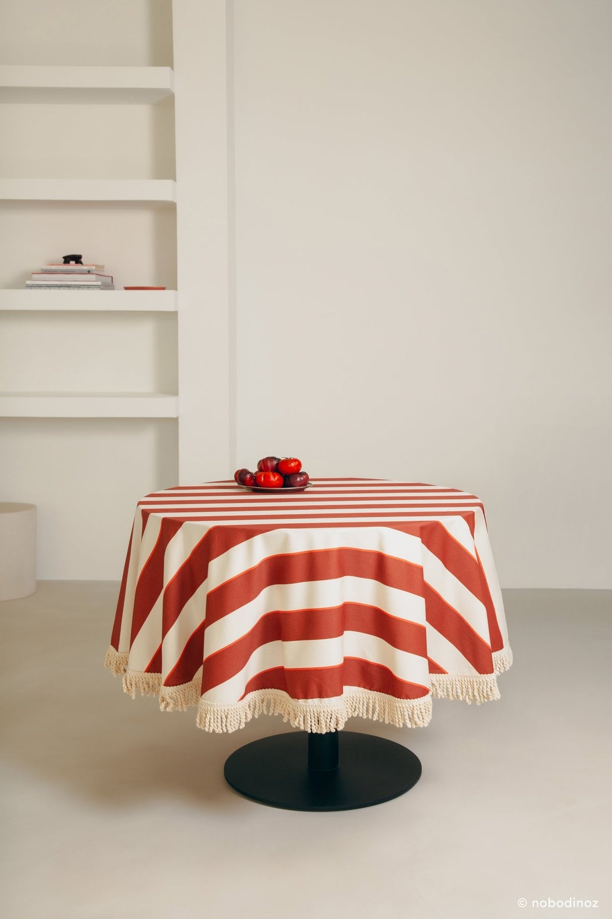 Nappe ronde avec franges en popeline de coton bio à rayures rouge 160 cm - Nobodinoz - The Cool Republic