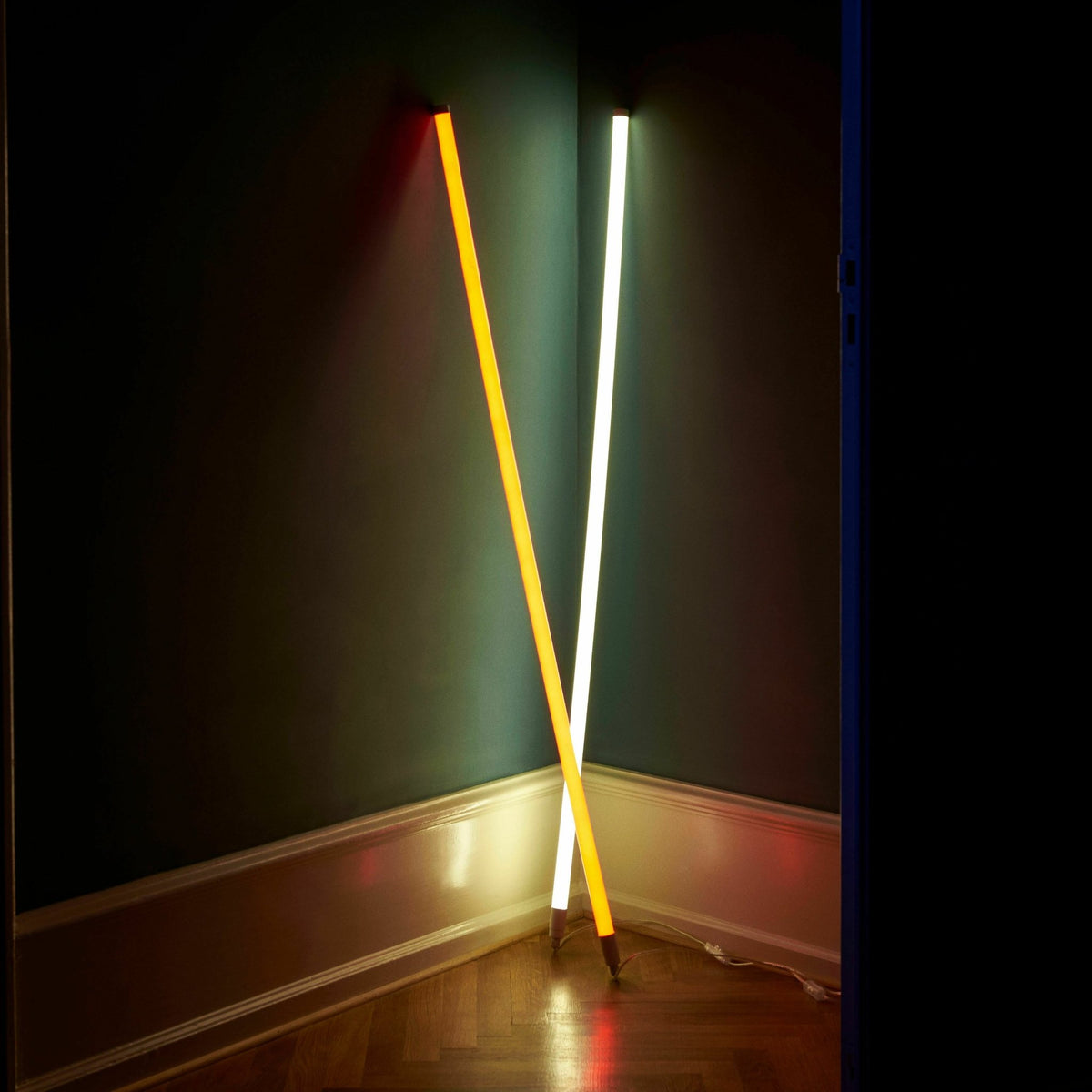 Néon tube led blanc chaud 150 cm Neon - HAY - The Cool Republic