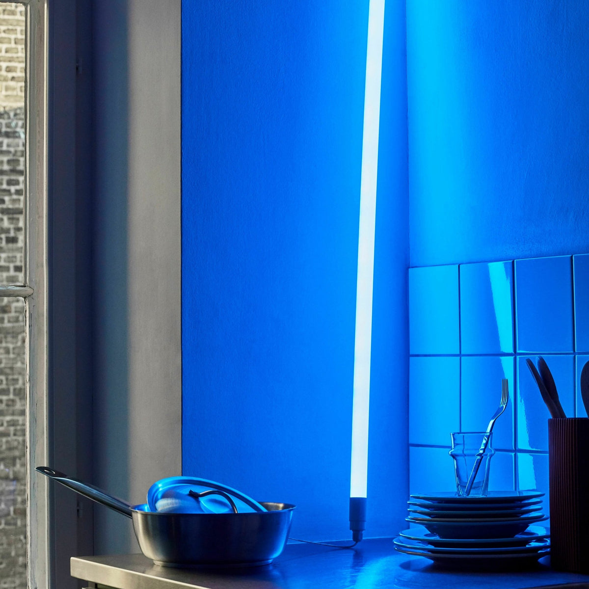 Néon tube led bleu 150 cm Neon - HAY - The Cool Republic