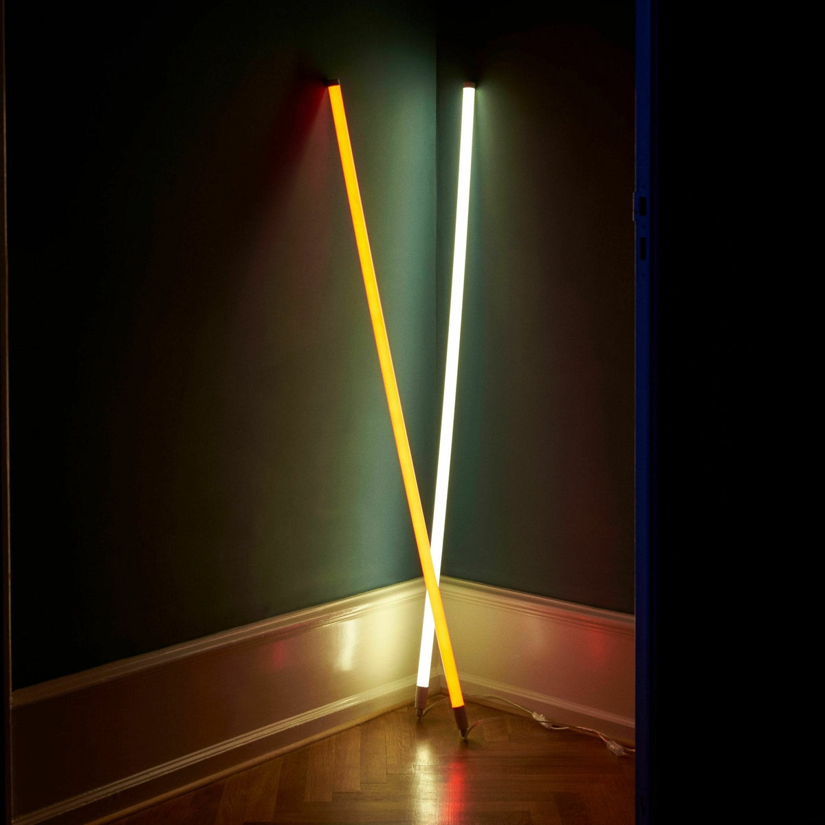 Néon tube led jaune 120 cm Neon - HAY - The Cool Republic