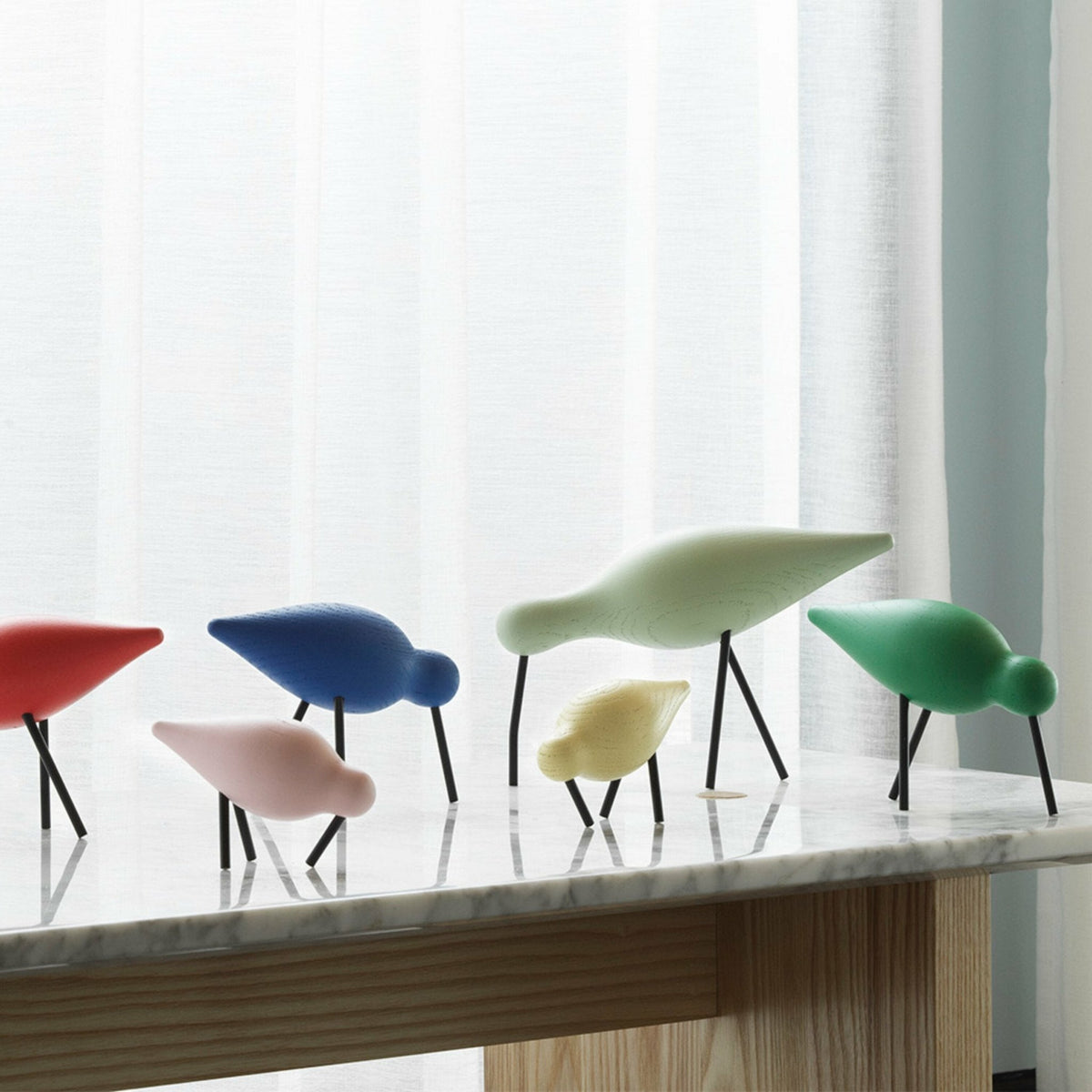 Oiseau en chêne vert et pieds en acier noirs M Shorebird vert - Normann Copenhagen - The Cool Republic
