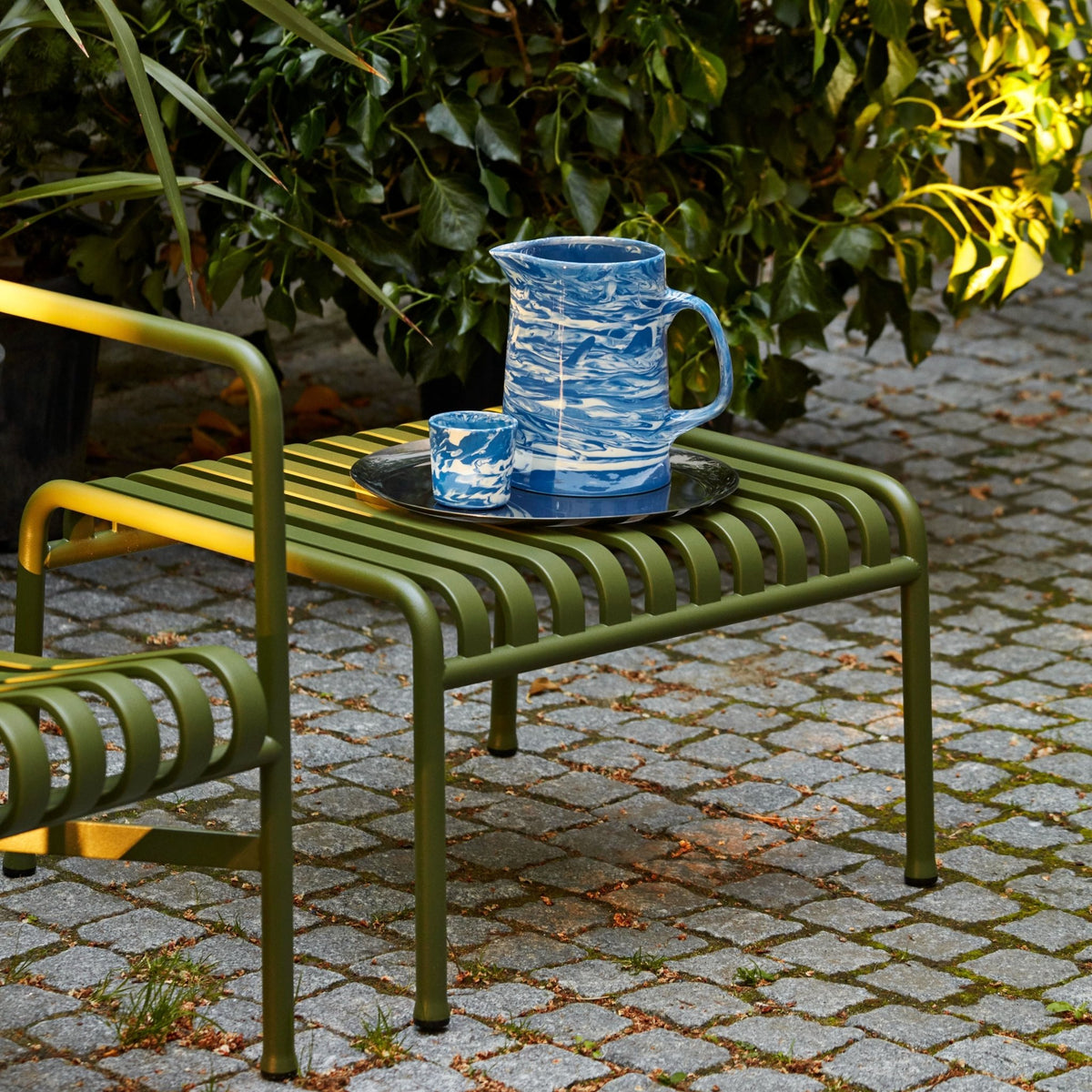 Ottoman de jardin en métal gris Palissade - HAY - The Cool Republic