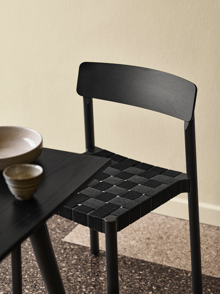 Chair in black wood with black linen webbing Betty - &tradition