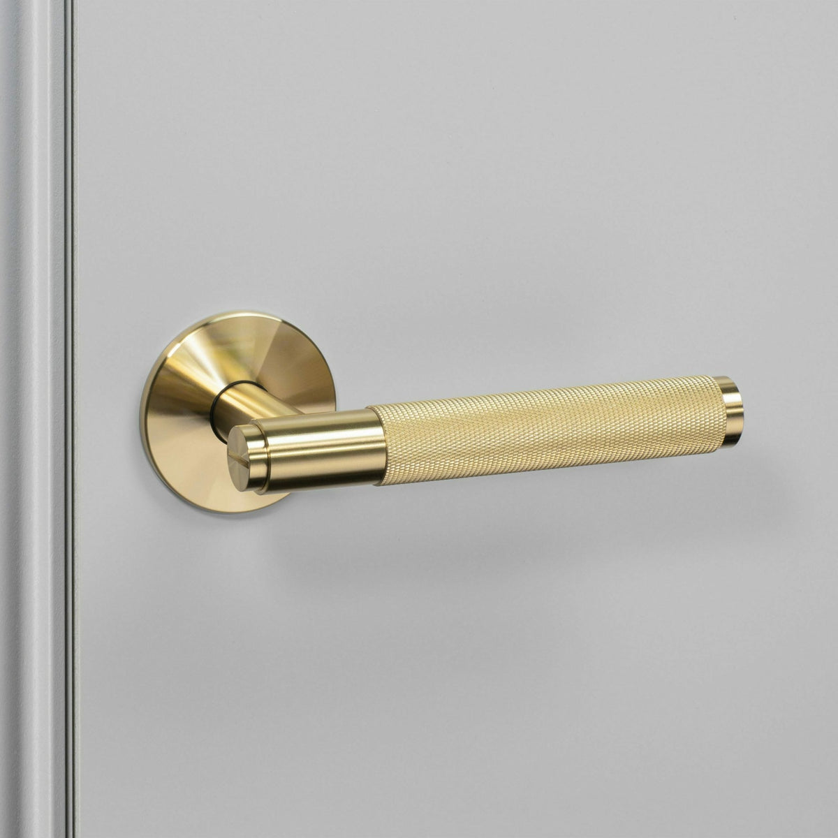 Paire de poignées de porte avec ressort laiton 14,5 cm - Buster+Punch - The Cool Republic