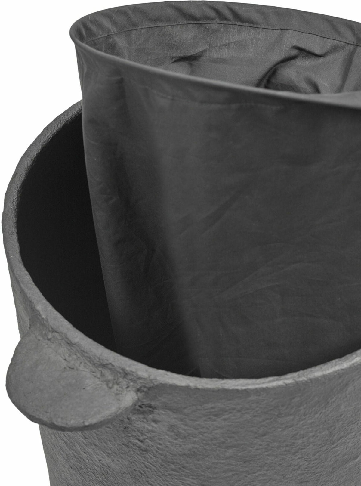 Panier à linge en papier mâché noir 50 cm Earth - Serax - The Cool Republic