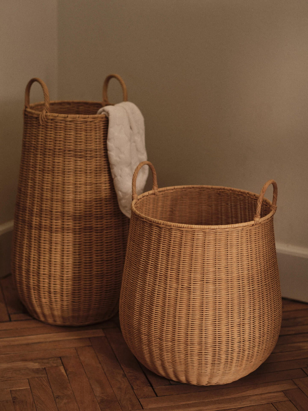 Panier à linge en rotin naturel tressé 49 x 60 cm Braided - Ferm Living - The Cool Republic